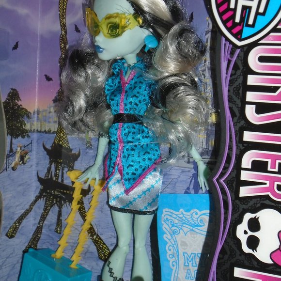 MATTEL, MONSTER HIGH, SCARIS, FRANKIE STEIN, DOLL, BRAND NEW!!! - Picture 4 of 7